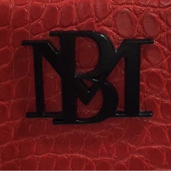 BADGLEY MISCHKA Croc-Embossed Red Vegan Leather Zip Around Bi-Fold Wallet - Picture 3 of 9